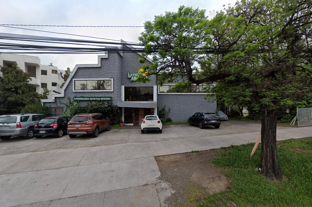 Fachada de la Clínica Estética Lucrecia Michaud en Av. Vitacura 9910