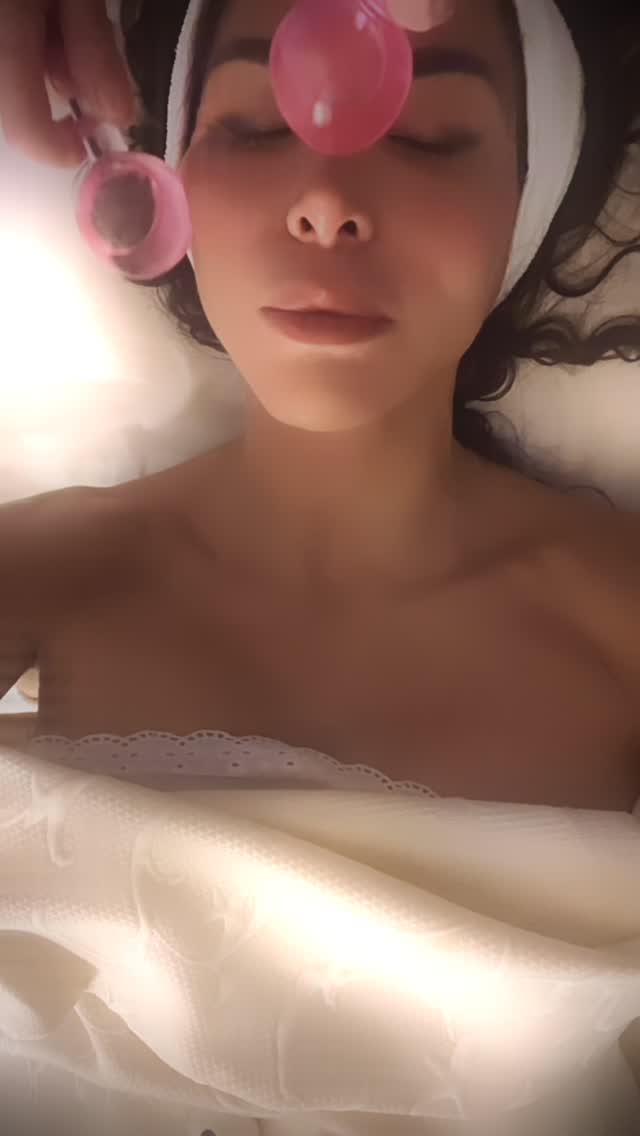 Tratamiento facial con microneedling e infusión de vitaminas